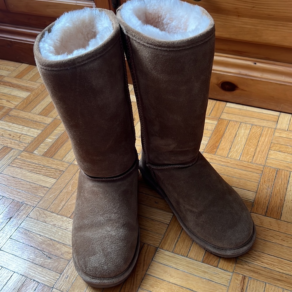 Genuine Bearpaw Emma tall size 7